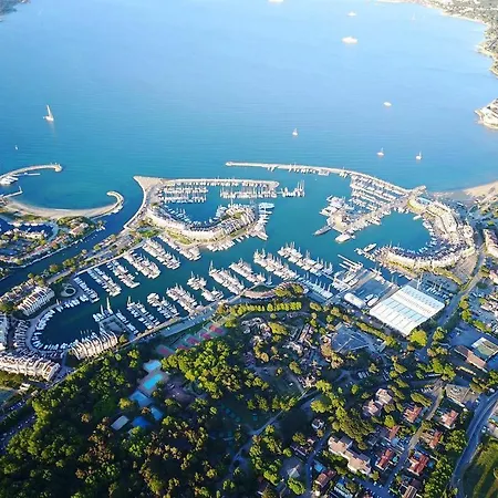Apartment Marinesappartement, La Marina Tropezienne 100m Plage Wifi Fibre